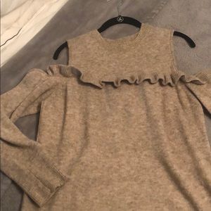 Cold shoulder - Cozy sweater